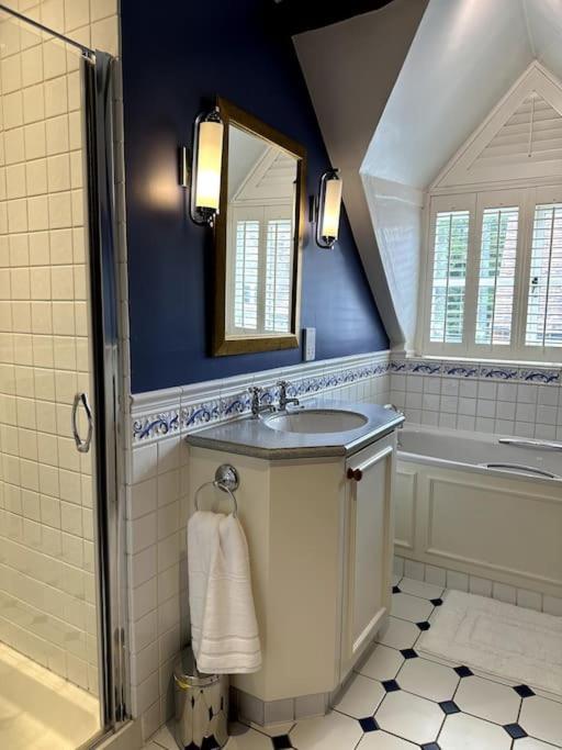 Perfectly Positioned Hambleden House *